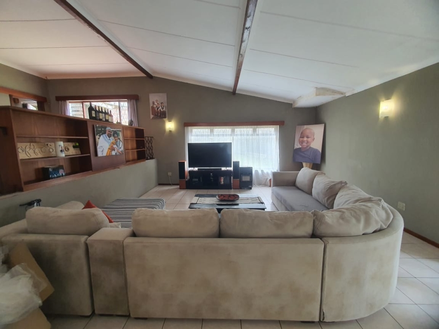 To Let 4 Bedroom Property for Rent in Beacon Bay Eastern Cape